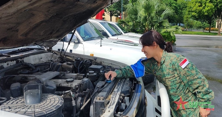 Các nữ quân nhân mũ nồi xanh huấn luyện trải nghiệm môi trường phái bộ 